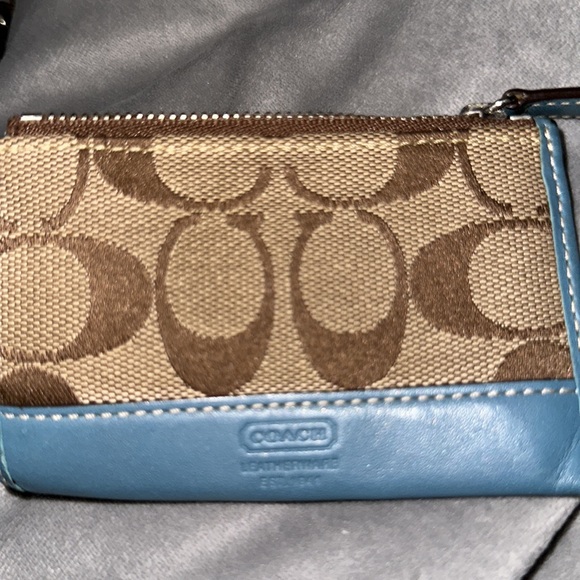 Coach signature brown with teal leather blue so cute 🥰 has keychain - Picture 10 of 11